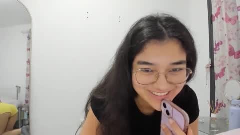 Snapshot of isasuarezzzz chatting on March 2026 10:28:01 PM Isa Suarez online show from March 2026 10:28:01 PM