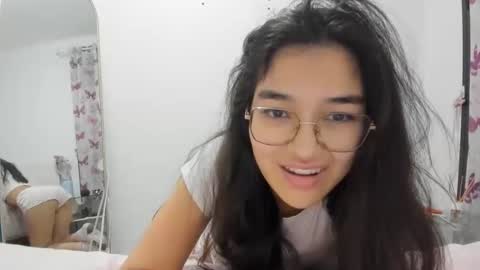 Snapshot of isasuarezzzz chatting on March 2026 08:35:02 PM Isa Suarez online show from March 2026 08:35:02 PM