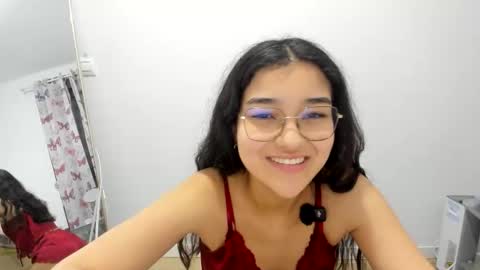 Snapshot of isasuarezzzz chatting on April 2026 07:48:01 PM Isa Suarez online show from April 2026 07:48:01 PM
