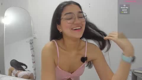 Snapshot of isasuarezzzz chatting on April 2026 07:06:01 PM Isa Suarez online show from April 2026 07:06:01 PM