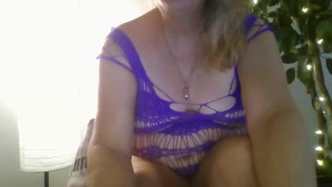 Iseestarz420 online show from November 2025 05:28:02 AM