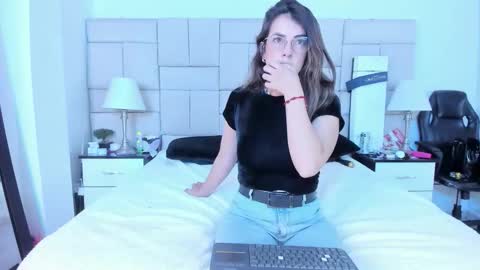 Pauli online show from October 2025 08:21:02 PM