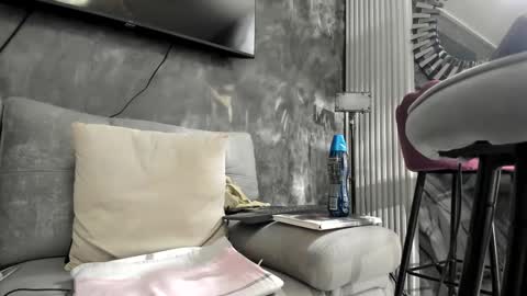 Isis online show from September 2025 01:30:01 AM