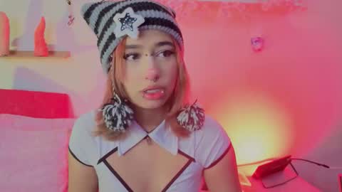 Isisjones18 online show from October 2025 09:21:02 AM