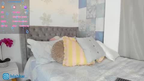 Snapshot of islaa_bluee chatting on March 2026 02:22:02 AM Isla Blue online show from March 2026 02:22:02 AM