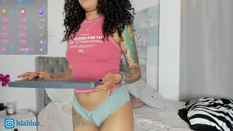 Isla Blue online show from May 2026 11:11:01 PM