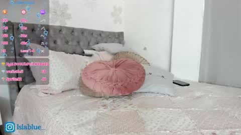 Isla Blue online show from May 2026 02:25:02 PM