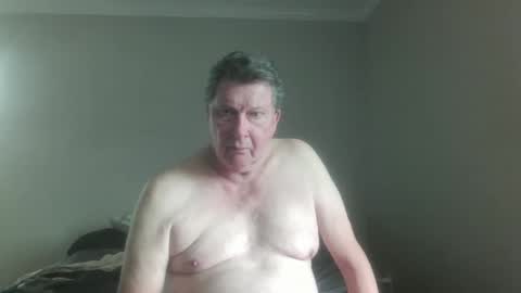 island625103 online show from September 2025 05:18:01 PM