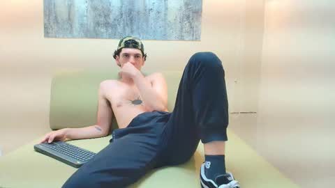 Snapshot of israel_gray chatting on October 2025 07:35:02 PM Israel online show from October 2025 07:35:02 PM