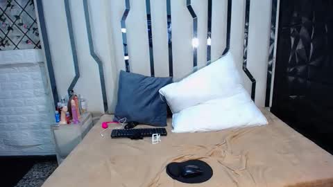 issa_blue online show from June 2026 04:52:02 PM