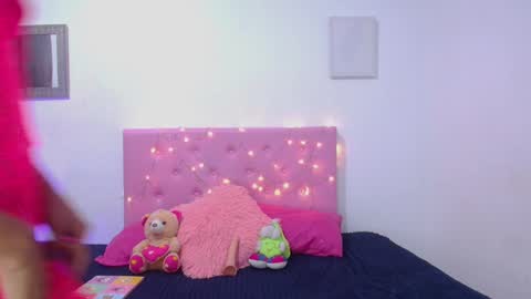 issa_kitty online show from February 2025 06:47:02 PM