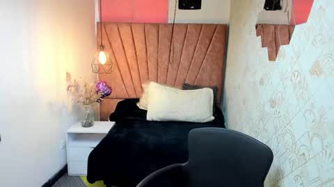 Snapshot of issa_milf__ chatting on October 2025 01:17:02 PM ISSA MILF online show from October 2025 01:17:02 PM