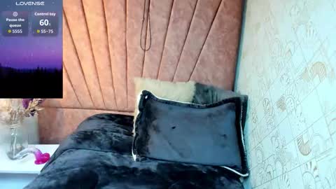 Snapshot of issa_milf__ chatting on October 2025 01:00:02 PM ISSA MILF online show from October 2025 01:00:02 PM