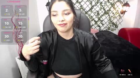 Issa  online show from November 2025 03:23:02 PM