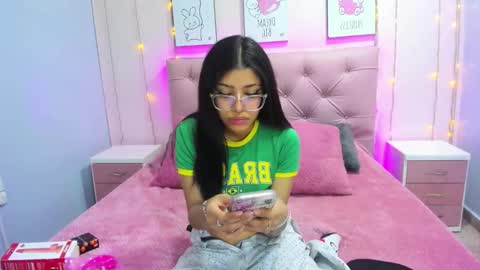 Snapshot of issaa_tyler chatting on October 2025 03:50:02 AM Issa online show from October 2025 03:50:02 AM