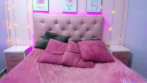 Snapshot of issaa_tyler chatting on November 2025 03:17:01 AM Issa online show from November 2025 03:17:01 AM