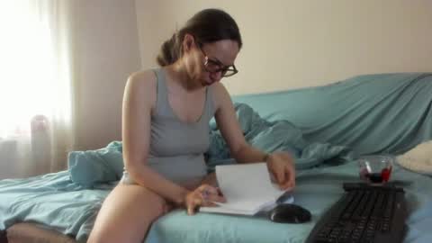 Issabelle online show from April 2026 04:59:01 AM