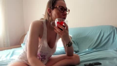 Issabelle online show from April 2026 05:03:01 AM