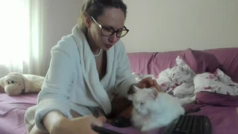 Issabelle online show from June 2026 05:44:01 AM