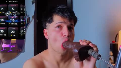 Snapshot of issac_james chatting on January 2026 04:59:01 AM Issac online show from January 2026 04:59:01 AM