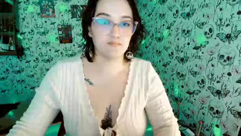 Yiz online show from May 2026 12:49:01 AM