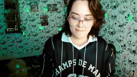 Yiz online show from May 2026 11:12:03 PM