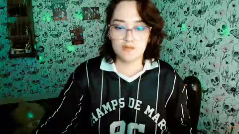 Yiz online show from May 2026 11:23:04 PM