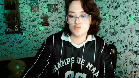 Yiz online show from May 2026 11:34:04 PM