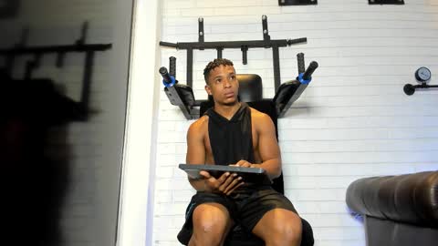 Italo Moore online show from October 2025 11:17:01 AM