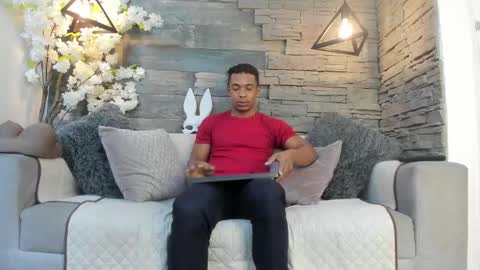 Italo Moore online show from October 2025 12:04:01 PM