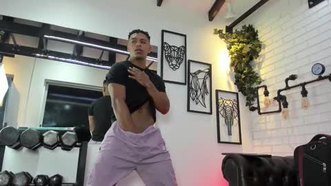 Italo Moore online show from November 2025 11:32:02 AM