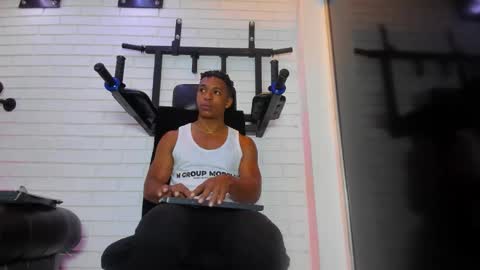 Italo Moore online show from December 2025 11:48:01 AM