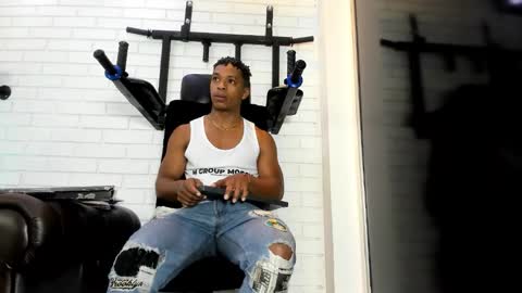 Italo Moore online show from December 2025 11:29:01 AM