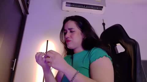 Snapshot of its_bunnyy chatting on April 2026 12:52:02 AM K A R I online show from April 2026 12:52:02 AM