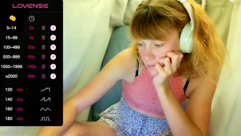 Snapshot of its_lily chatting on February 2025 03:12:02 AM Lily online show from February 2025 03:12:02 AM
