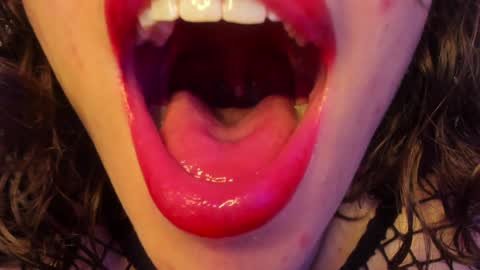 Snapshot of its_marie chatting on January 2025 01:45:02 PM Maria online show from January 2025 01:45:02 PM