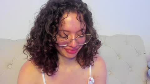 Snapshot of its_marie chatting on January 2025 01:32:01 PM Maria online show from January 2025 01:32:01 PM