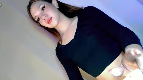 Snapshot of its_me_ezzie chatting on March 2025 10:59:01 PM EZZIE online show from March 2025 10:59:01 PM