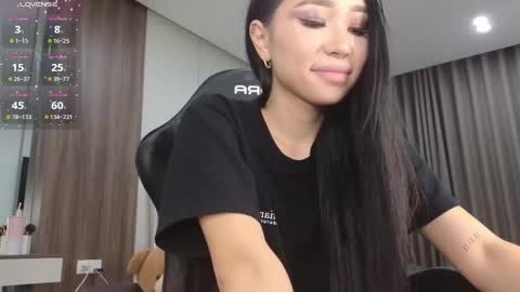 Queen Liya online show from March 2025 09:03:01 PM