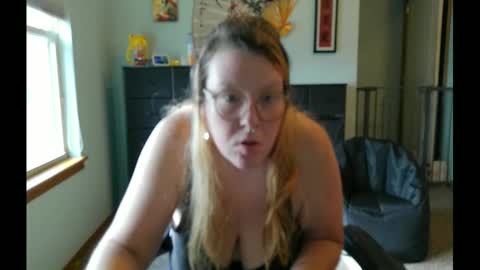 Snapshot of itsglitch222 chatting on September 2025 09:37:01 PM Itsglitchh222 online show from September 2025 09:37:01 PM