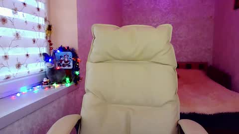 Snapshot of itslunaday chatting on December 2024 12:34:02 PM itslunaday online show from December 2024 12:34:02 PM