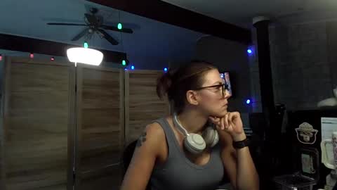 ItsMeSophie X online show from September 2025 04:00:01 PM