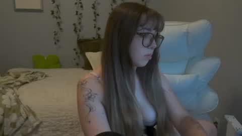 Snapshot of itsmiaeverly chatting on August 2026 03:23:02 AM Mia Everly online show from August 2026 03:23:02 AM