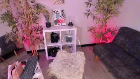 itsmroom online show from March 2026 12:08:01 PM