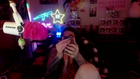 Nicki Foxx online show from October 2025 04:20:01 AM