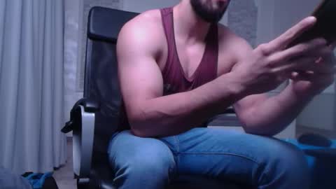 Snapshot of ivanhydee chatting on October 2025 04:43:02 AM IvanHydee online show from October 2025 04:43:02 AM