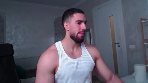 Snapshot of ivanhydee chatting on October 2025 04:46:02 AM IvanHydee online show from October 2025 04:46:02 AM