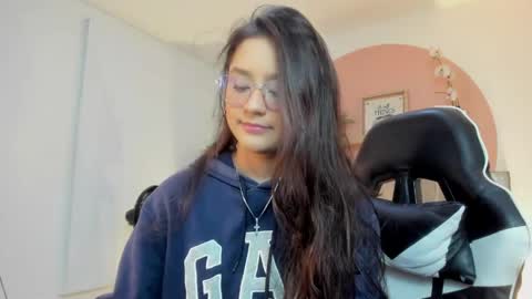 I V E T T E online show from April 2026 07:42:01 PM