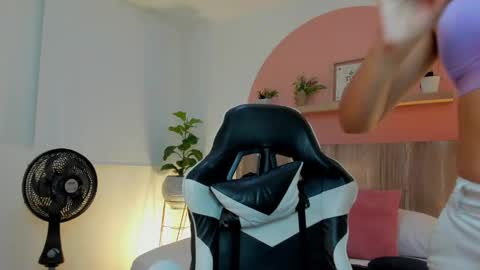 I V E T T E online show from May 2026 07:30:01 PM