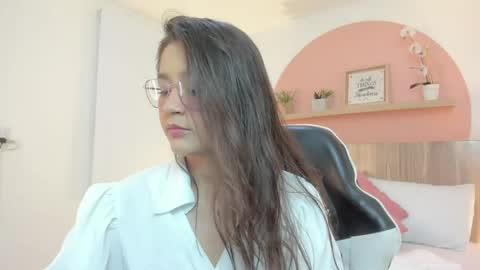 I V E T T E online show from May 2026 07:08:02 PM